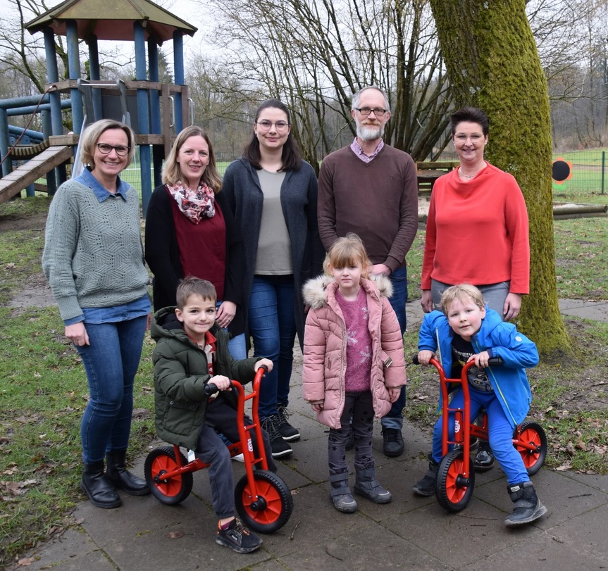 Foto mit Laufrädern und Personen